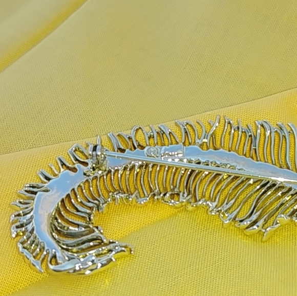 Vintage Feather Brooch - Picture 2 of 7